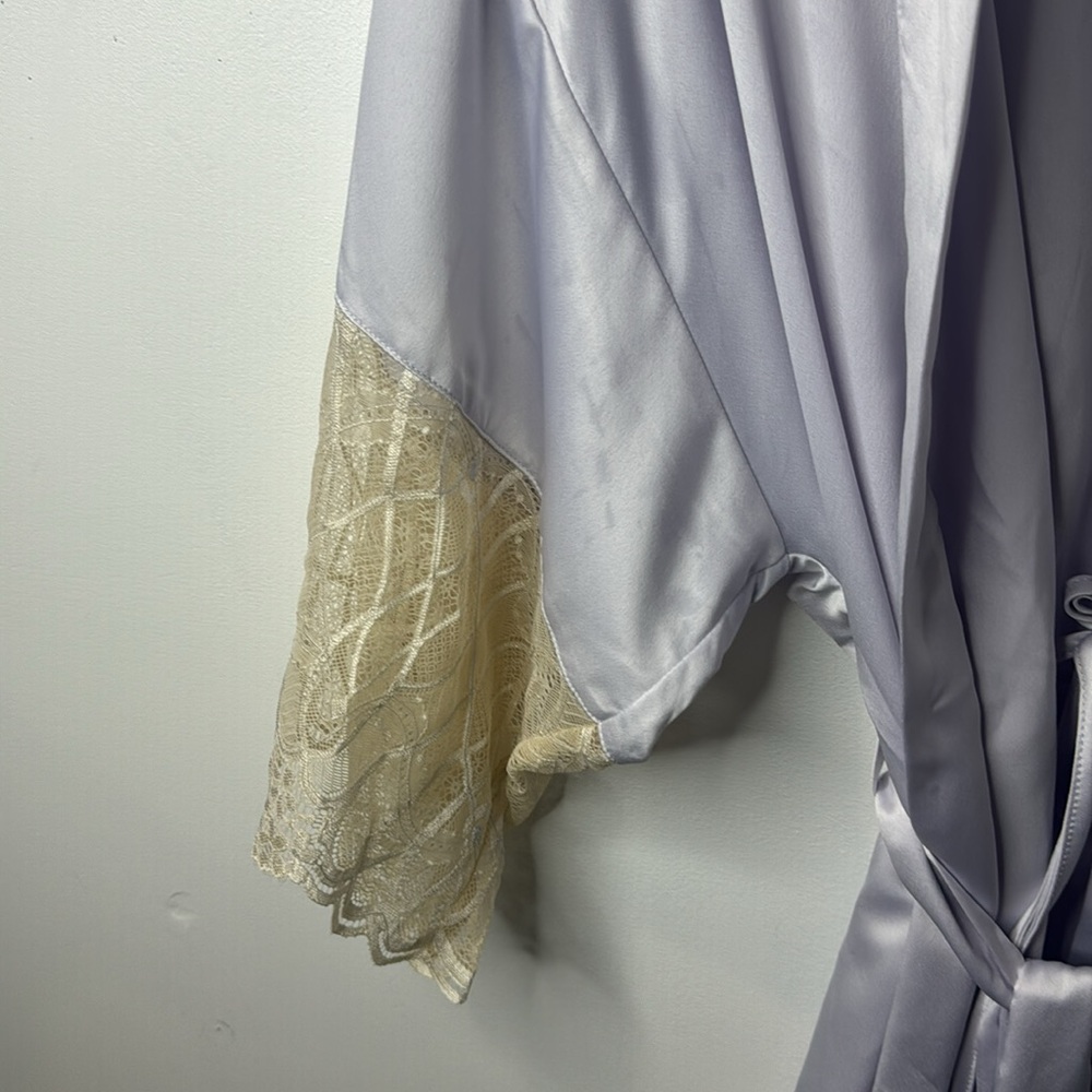 New Silk Robe - Picture 4 of 5